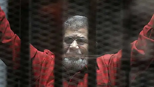 Mursi'nin duruşması ertelendi