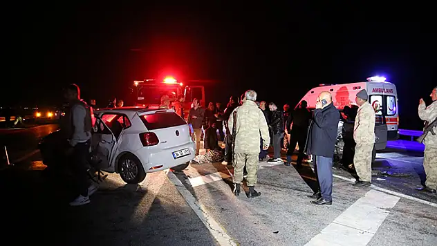 Muş'ta iki otomobil çarpıştı, 9 kişi yaralandı
