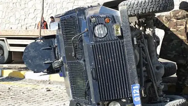 Muş'ta polisleri taşıyan araç kaza yaptı: 2 şehit