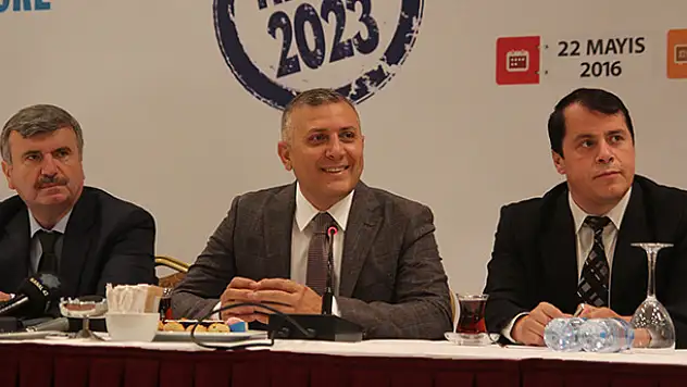 Musa Arat: 'Ak Parti'de demokrasi şöleni var'