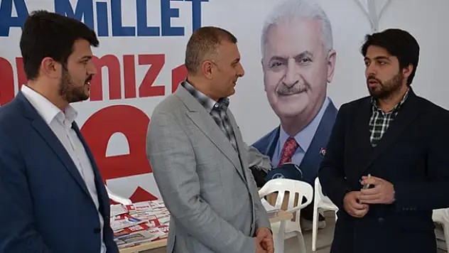 Musa Arat gençlerle bir araya geldi