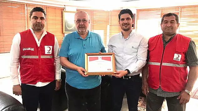 Musa Aşçı'ya Kızılay'dan teşekkür plaketi