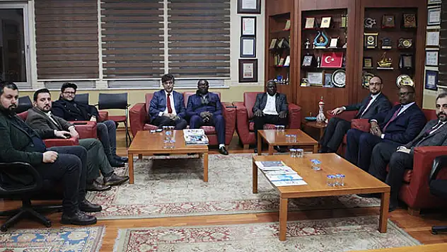 MÜSİAD Konya Zimbabve Yerel Yönetimler Bakanını ağırladı