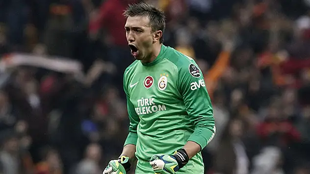 Muslera'dan ayrılık sinyali