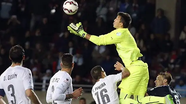 Muslera Uruguay'ı kurtardı