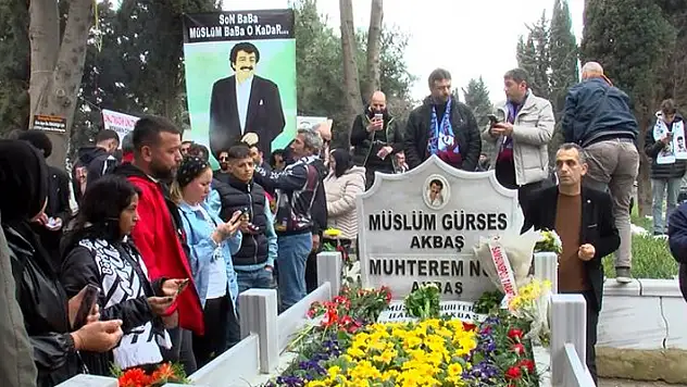 Müslüm Gürses, vefatının 11'inci yıl dönümünde mezarı başında anıldı
