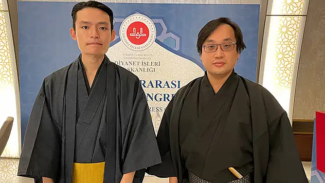 Müslümanlığı seçen Japon akademisyen, Türkiye'de öğrencilerine İslam'ı öğretiyor
