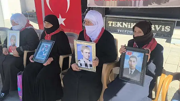 Muş'ta ailelerin DEM Parti önündeki eylemi sürüyor