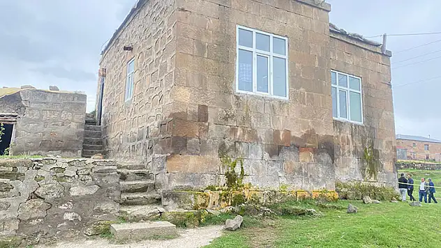 Muş'ta evin tavanı çöktü: 1 ölü
