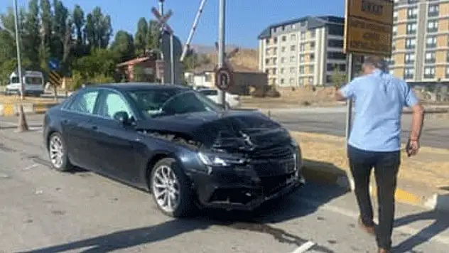 Muş'ta hemzemin geçitte kaza: 2 yaralı