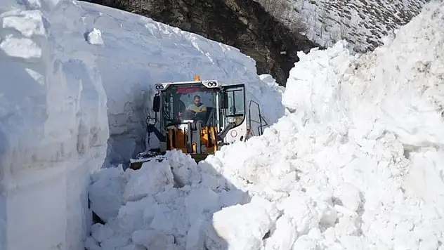 Muş'ta kar kalınlığı 7 metreyi buldu

