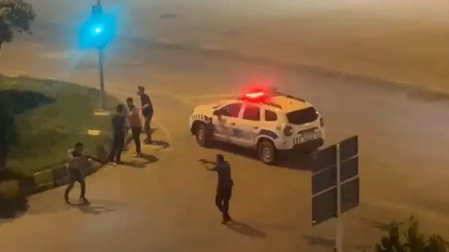 Muş'ta silahlı ve sopalı kavga kamerada: Polis havaya ateş açtı