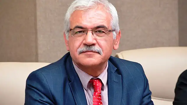 Mustafa Ekmekcioğlu hayatını kaybetti
