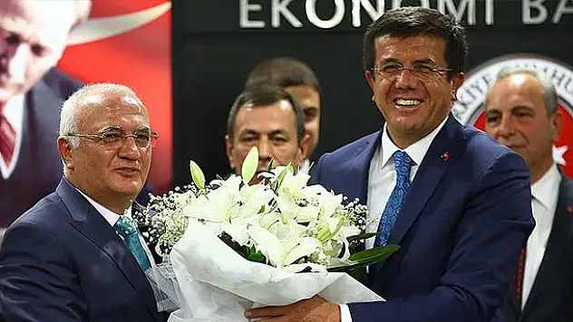 Mustafa Elitaş görevi Nihat Zeybekci'den devraldı