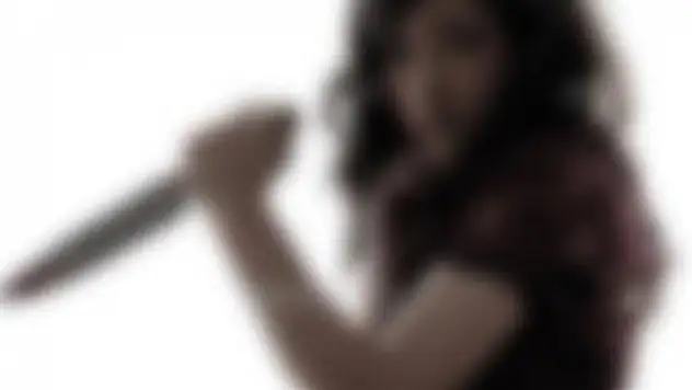 Mutfakta arkadan yaklaşan kocasını bıçakladı