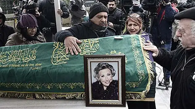 Müzeyyen Senar son yolculuğuna uğurlandı