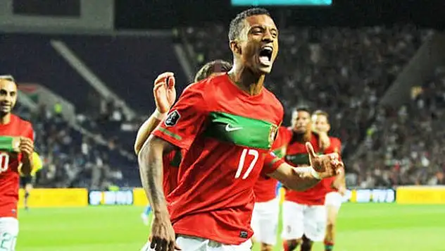 Nani saat 18:00'da imza atacak!