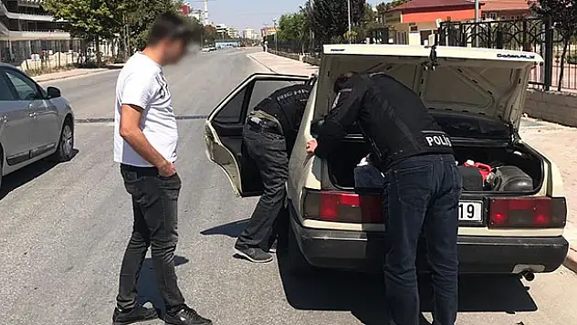 Narkotik polisinden okul çevresinde uygulama