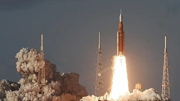 NASA , Orion uzay aracını Ay'a fırlattı
