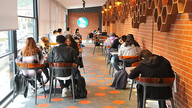 Nasreddin Hoca'nın memleketi Akşehir'de Dönemeç Kitap Kafe'nin açılışı yapıldı
