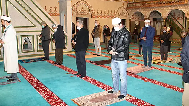 Nasreddin Hoca'nın torunları sabah namazında buluştu