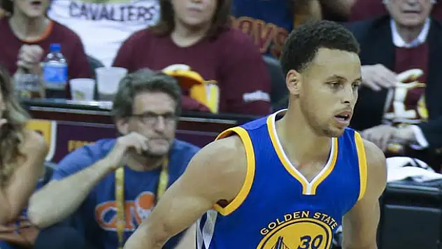 NBA'de en çok forması satılan oyuncu Curry