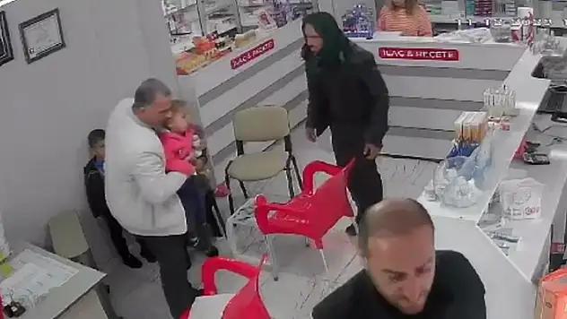 Nefes borusuna şeker kaçan çocuğu, Heimlich manevrası ile kurtardı

