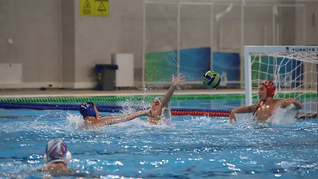 Nefes kesen U13 sutopu heyecanı Konya'da