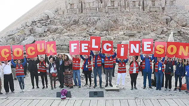 Nemrut Dağı'nda piyano konseri çocuk felcine son