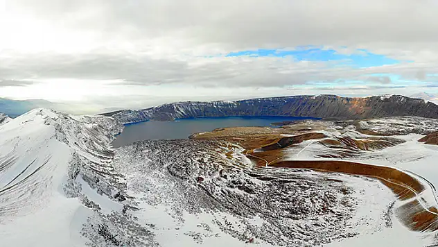Nemrut Kalderası beyaz gelinliğini giydi