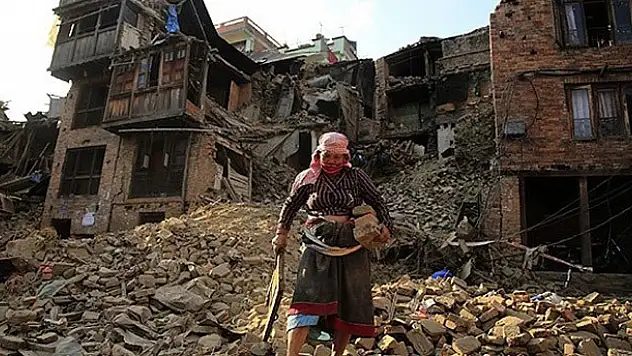 Nepal'de 650 bin kişi evsiz kaldı