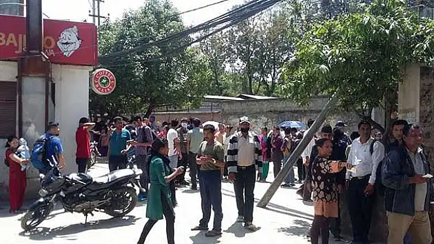 Nepal'de 7,4 büyüklüğünde deprem