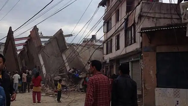Nepal'de şiddetli deprem