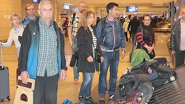 Nepal'den 242 kişi Türkiye'ye geldi