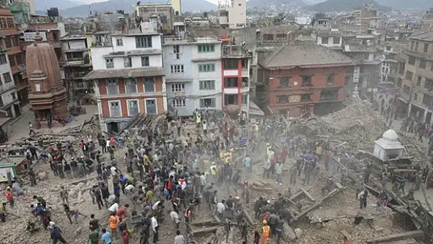 Nepal depreminin bilançosu artıyor