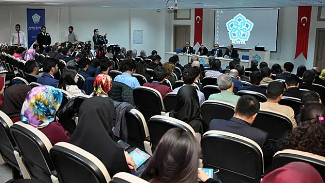 NEÜ'de 'Cumhurbaşkanlığı Sistemi: İç ve Dış Politika Yansımaları' konuşuldu