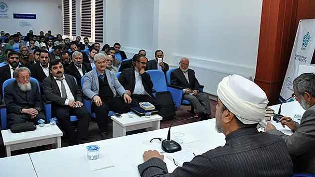 NEÜ'de hadis-tasavvuf ilişkisi anlatıldı