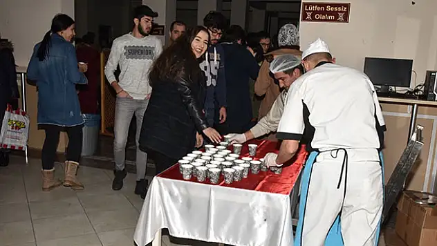 NEÜ'de sınavlara hazırlanan öğrencilere çorba ikramı