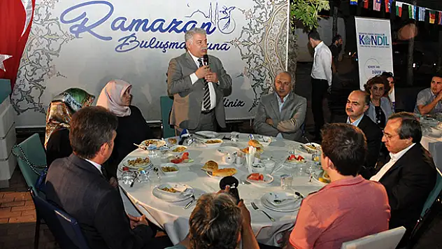 NEÜ'de yabancı öğrenciler iftarda buluştu