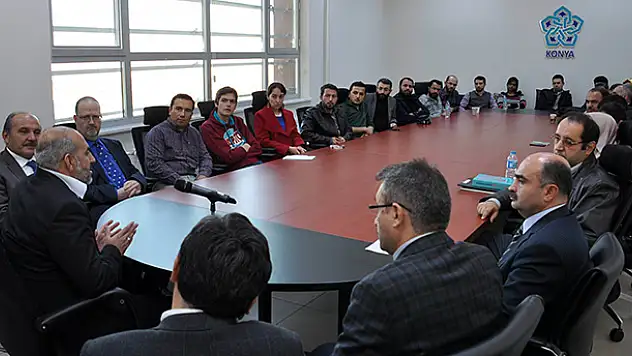 NEÜ'de yuvarlak masa seminerleri sürüyor