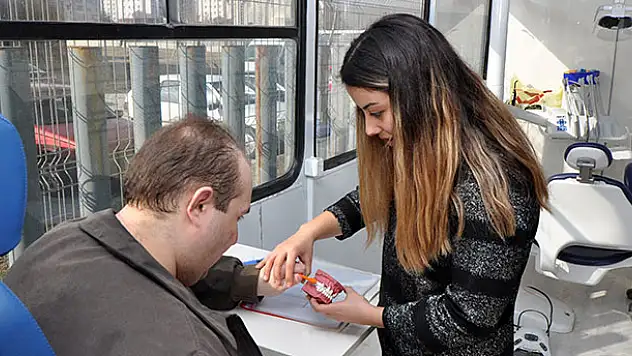 NEÜ Gezici Ağız ve Diş Kliniği Hizmete SOBE'de Devam Etti
