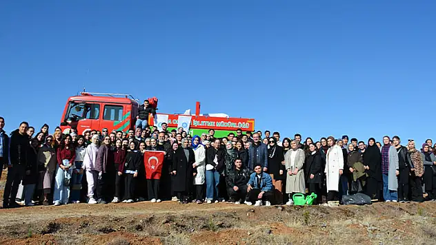 NEÜ, iki farklı etkinlikle şehitlerin hatırasını yeşertti