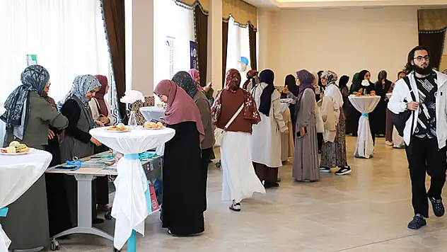 NEÜ İlahiyat'ta Bilim Şenliği heyecanı
