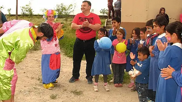 NEÜ'lü Öğrenciler İmece Faaliyetlerini Sürdürüyor