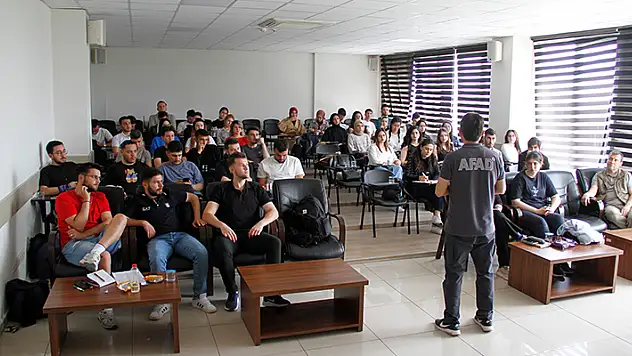 NEÜ'lü öğrencilere Destek AFAD Gönüllü eğitimi verildi