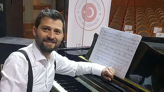 NEÜ'lü öğretim görevlisi Aksoy'a Avrupa'dan ödül