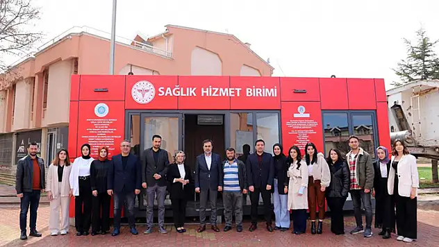 NEÜ öğrencilerinin tasarladığı sağlık kabini Hatay'a gönderildi
