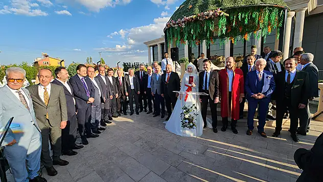 NEÜ Rektörü Cem Zorlu, oğlu Enes'i evlendirdi