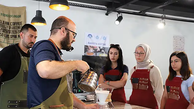NEÜ, Türkiye'de barista eğitiminde öncü üniversite oldu

