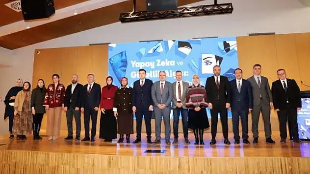 NEÜ'de Dijital Çağda Yapay Zekâ ve Güzellik Algısı masaya yatırıldı